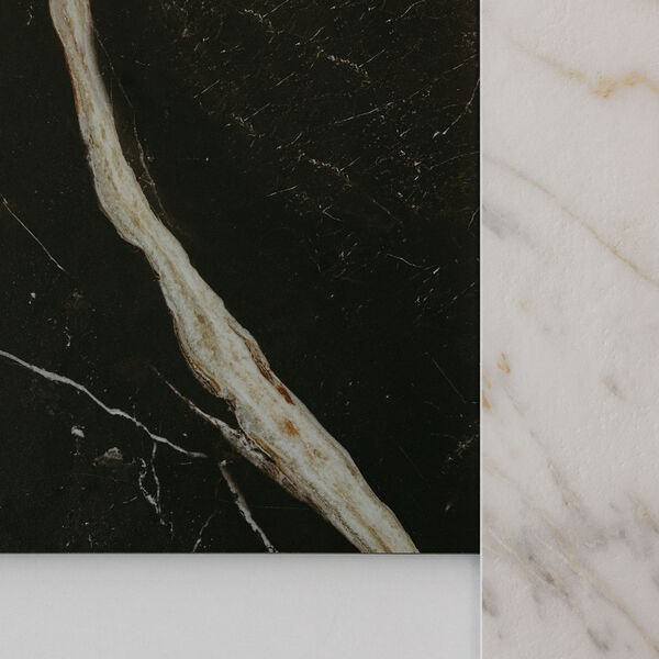 Photo de différents carrelages effet marbre noir et marbre blanc